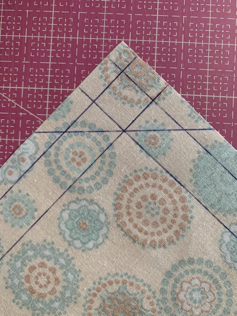 Briefecke mit gezeichneten Linien
