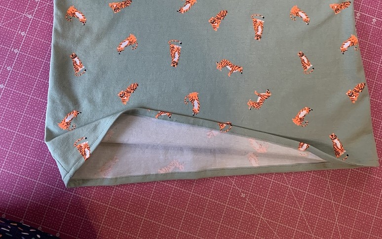 Das Bild zeigt das Shirt "Kirsten Kimono Tee".