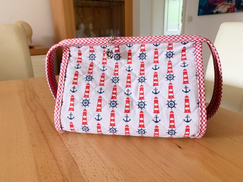 Das Bild zeigt meine erste Nähtrefftasche.