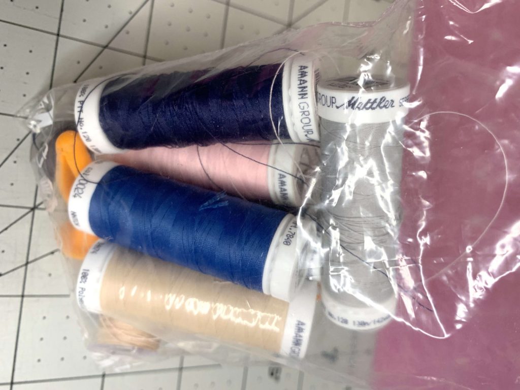 Elastisches Garn in einer separaten Tüte.
