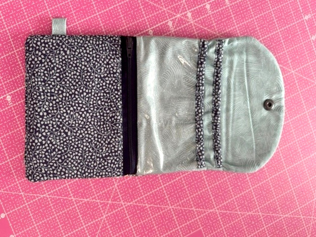Pflastertasche geöffnet.